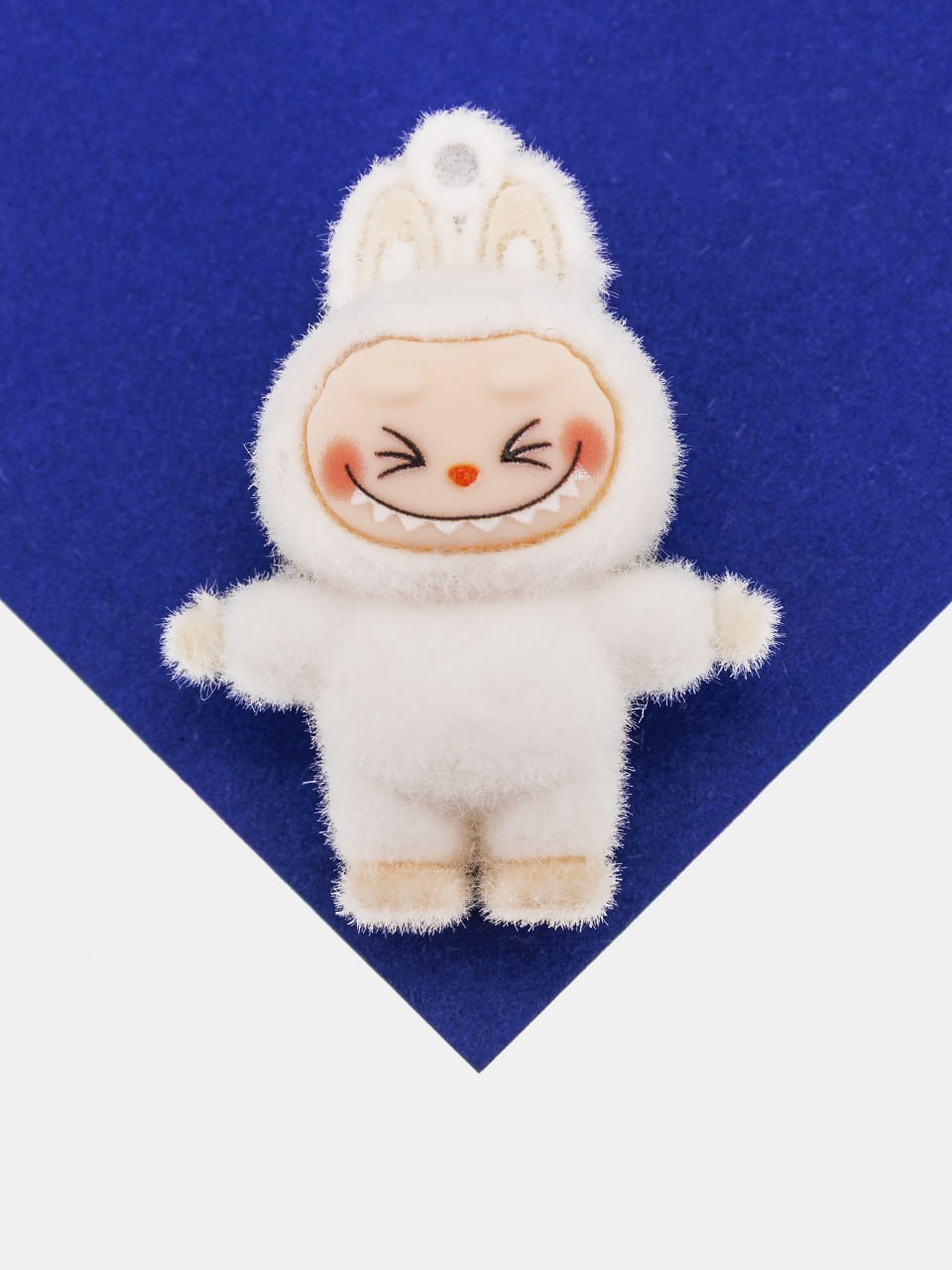 Подвеска плюшевая игрушка зайчик, 42х36мм, белый, пластик, П315