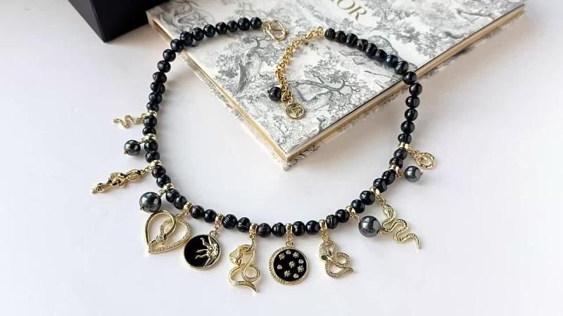 МК колье из жемчуга с подвесками