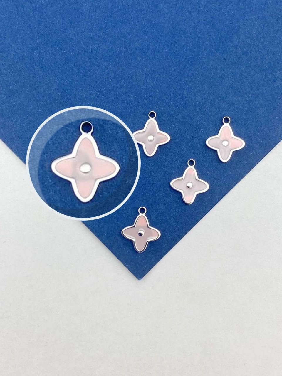 Подвеска цветок клевер, 11мм, розовая эмаль, категория В, сталь, Ч804Б