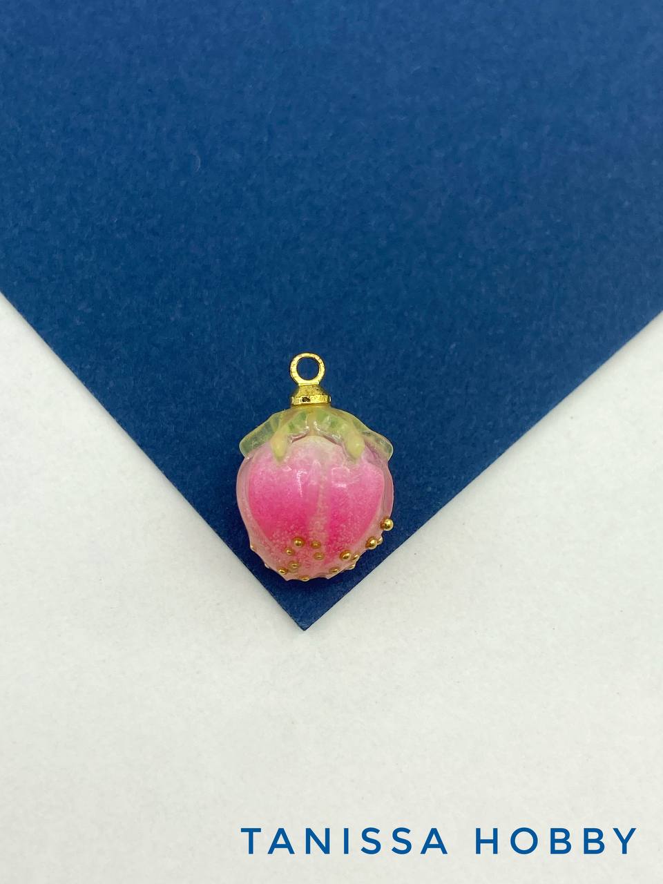 Подвеска цветок, бутон в смоле, фуксия, 10мм, акрил, позолота, П195