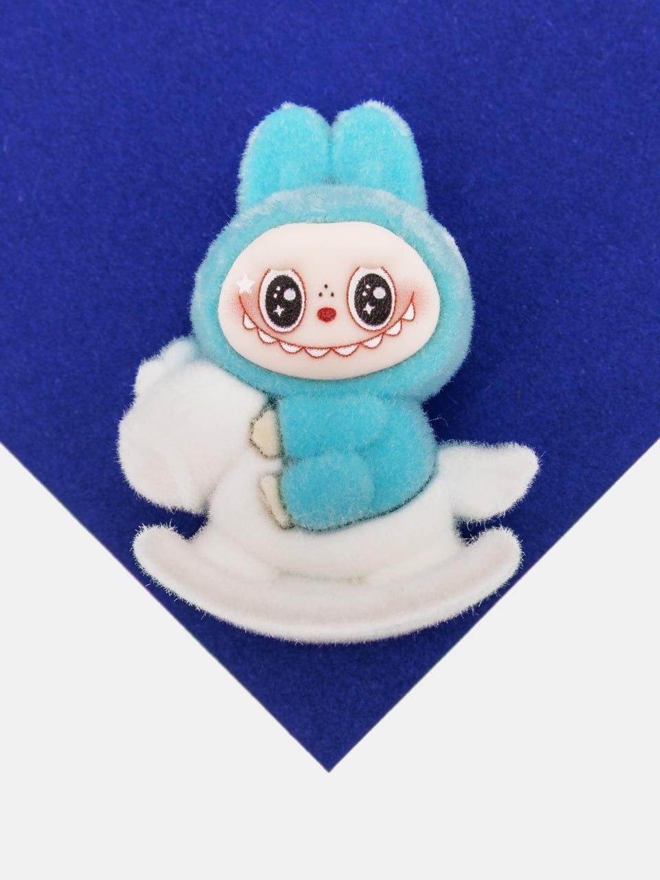 Подвеска плюшевая игрушка зайчик на коне, 45х35мм, голубой, П375