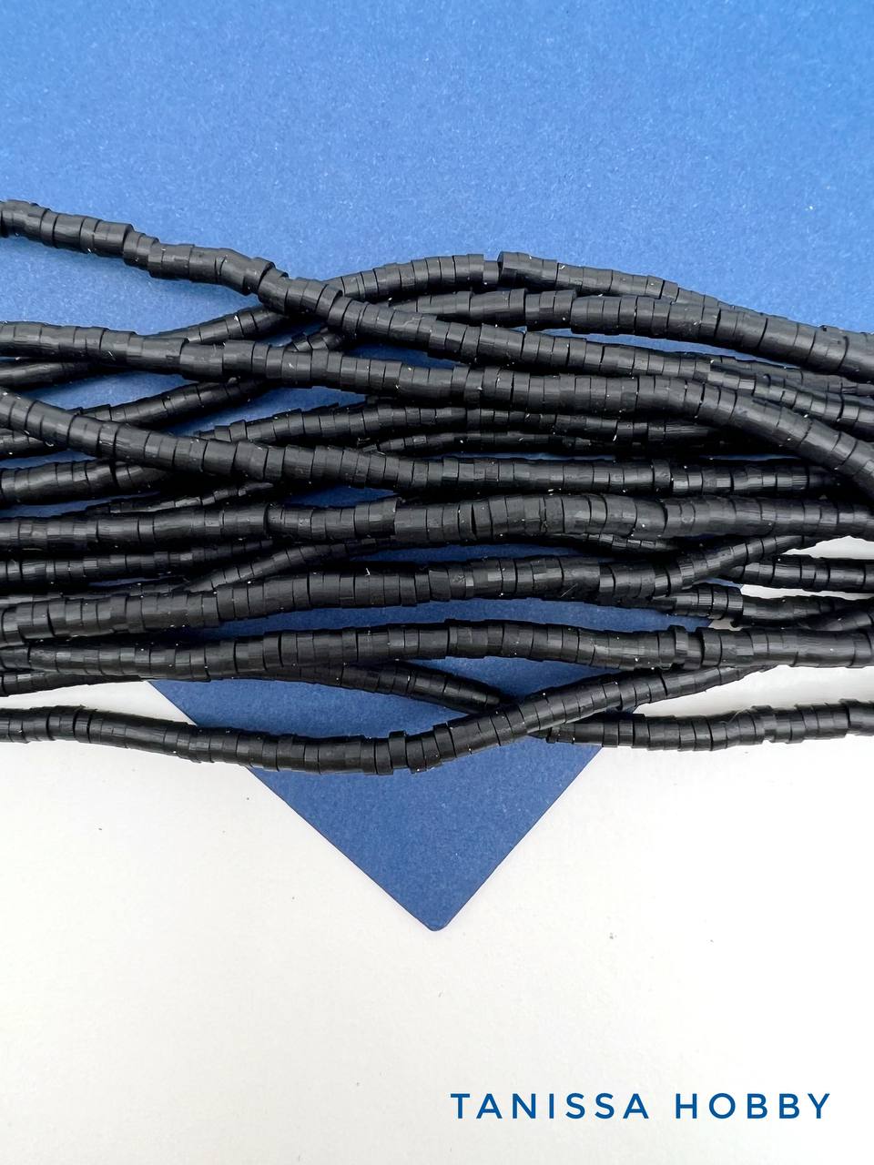 Каучук пластик черный бусины 4мм, нить, П062