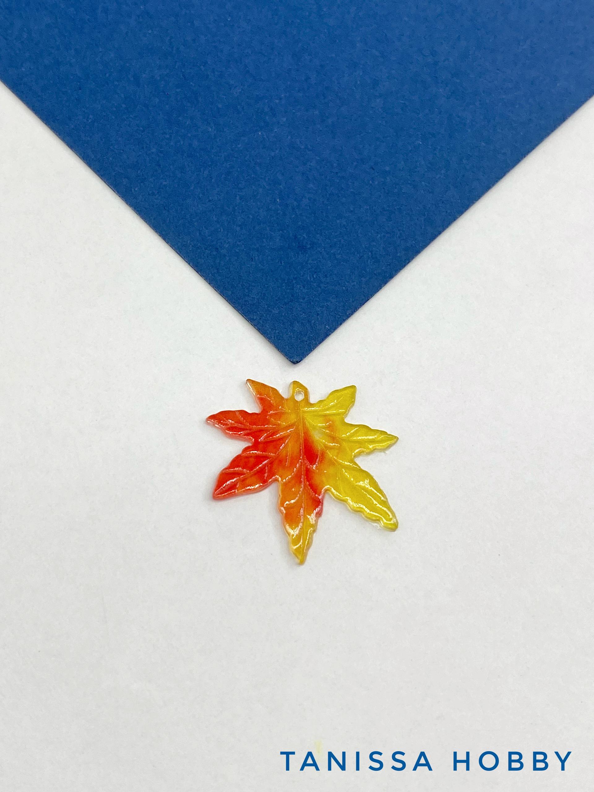 Подвеска кленовый лист, 22мм, акрил, красный, желтый, П285