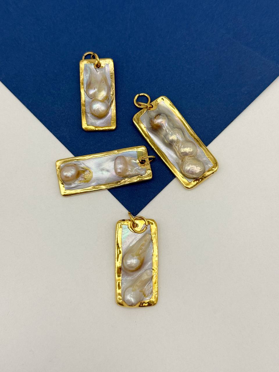 Подвеска барочный жемчуг, прямоугольник в оправе, позолота, Ж206