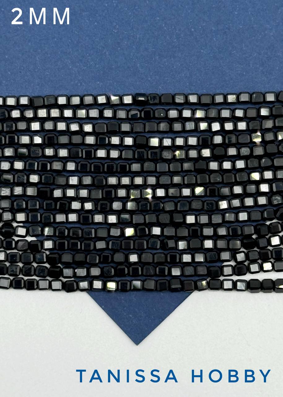 Шпинель натуральная квадратная черная, 2мм, нить, Б203