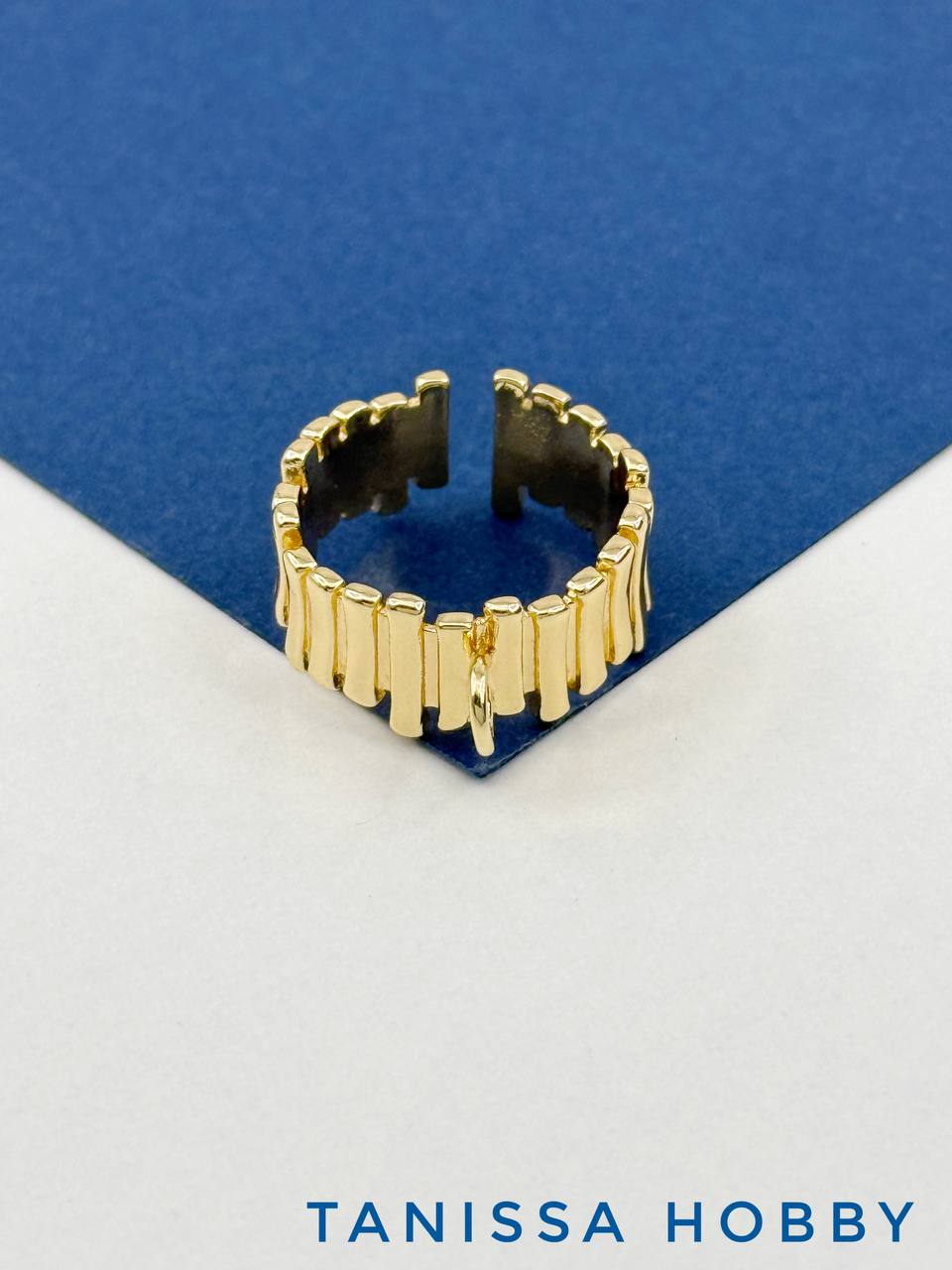 Основа для кольца ребристая с неразъемным колечком, позолота, У007