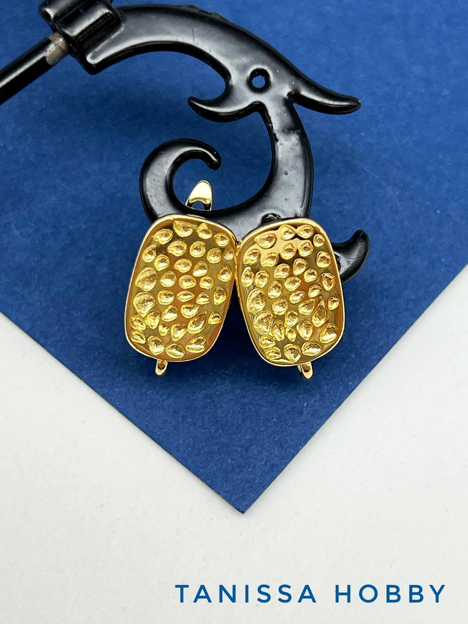 Швензы английский замок, мятый металл, позолота, 810